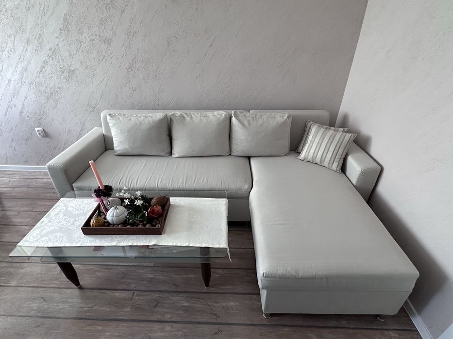 Ъглов диван с отваряема лежанка и функция сън