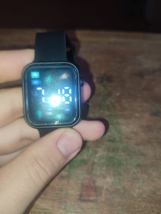 Ceas electric de mână