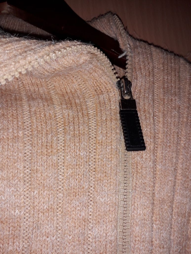 Продам вещи недорого.