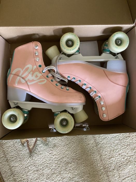 Role cu 4 roti de vanzare marime 40.5