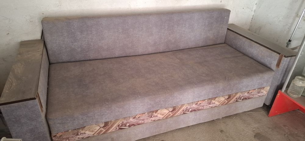 Продам раскладной диван .
