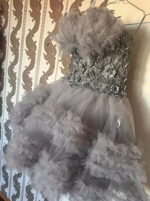 Чисто нова бална рокля