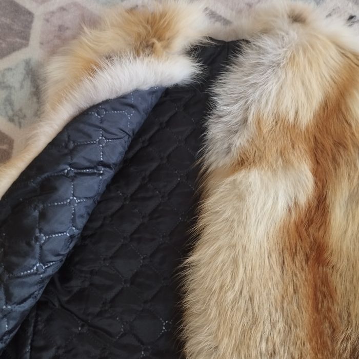 Продам меховой жилет из лисицы
