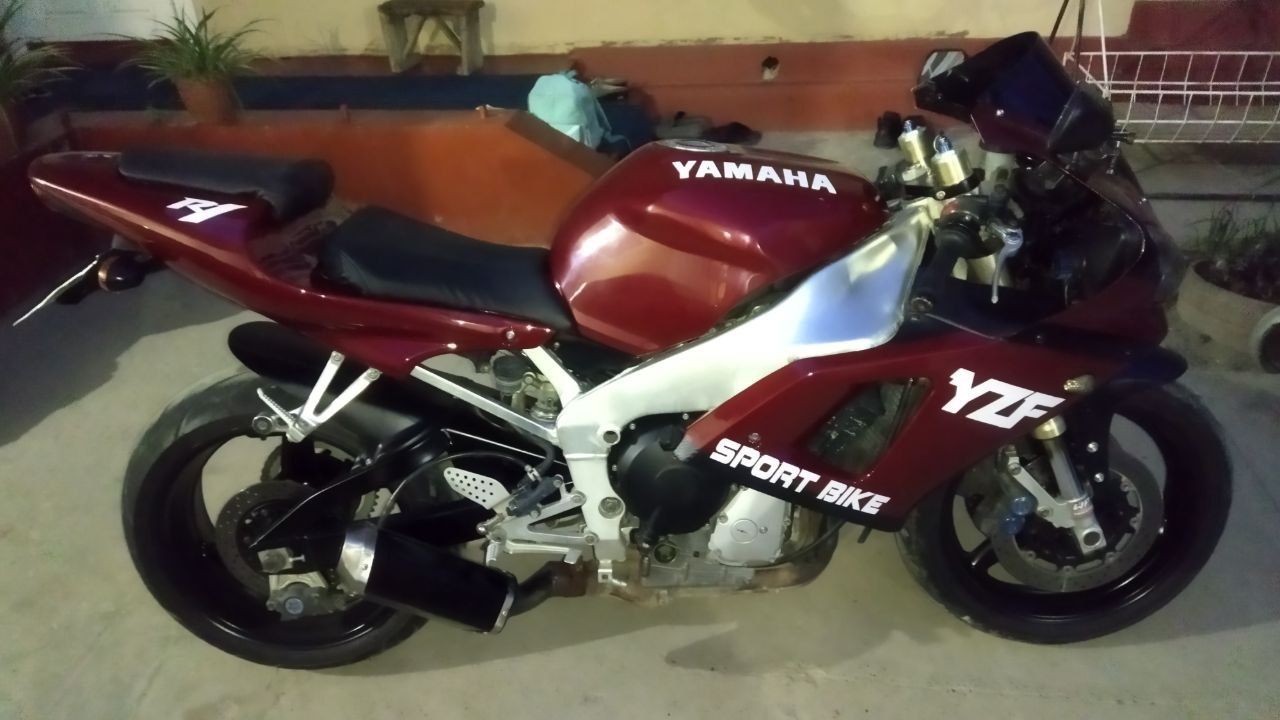 Yamaha R1 sotiladi