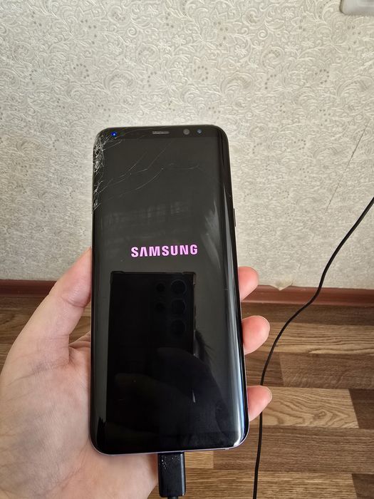 Телефон Самсунг S8+