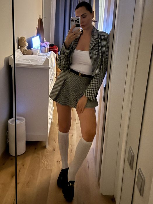 Zara комплект състоящ се от пола-шорти и късо сако