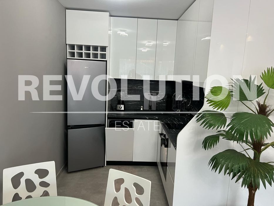 Дава се под наем Двустаен апартамент в Пловдив, Център - 75 кв.м за 650 € - Снимка #2