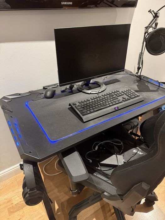 Set complet Gaming – PC, birou, scaun, monitor și accesorii