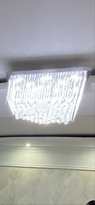 Люстра большая , подойдет на 30-35 квм