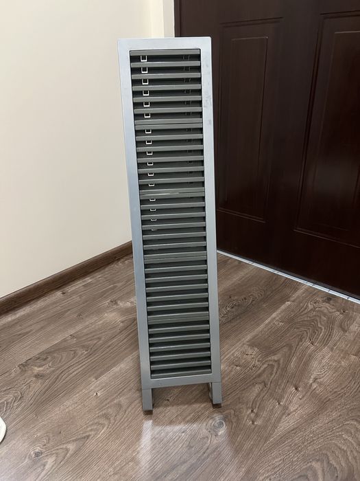 Стационарна стойка компактдискове