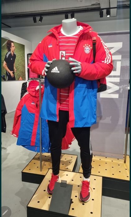 Geaca adidas Fc Bayern editie speciala originala Germania noua S , XS