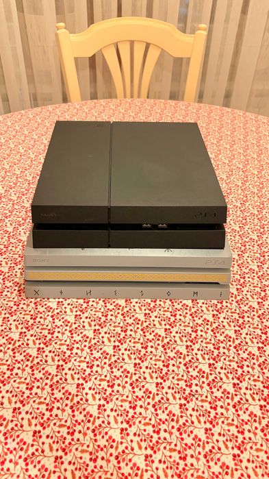 PS4 Pro 1 TB PS4 1 TB  2 manete + 20 jocuri + chitară Guitar Hero