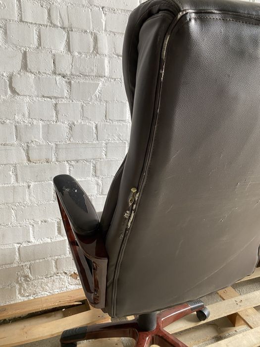 Scaun birou directorial piele maro insertii mahon