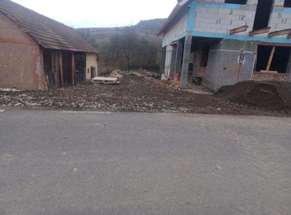 Primesc moloz, pamant umplutura, balast, pietris, țiglă, cărămidă etc.