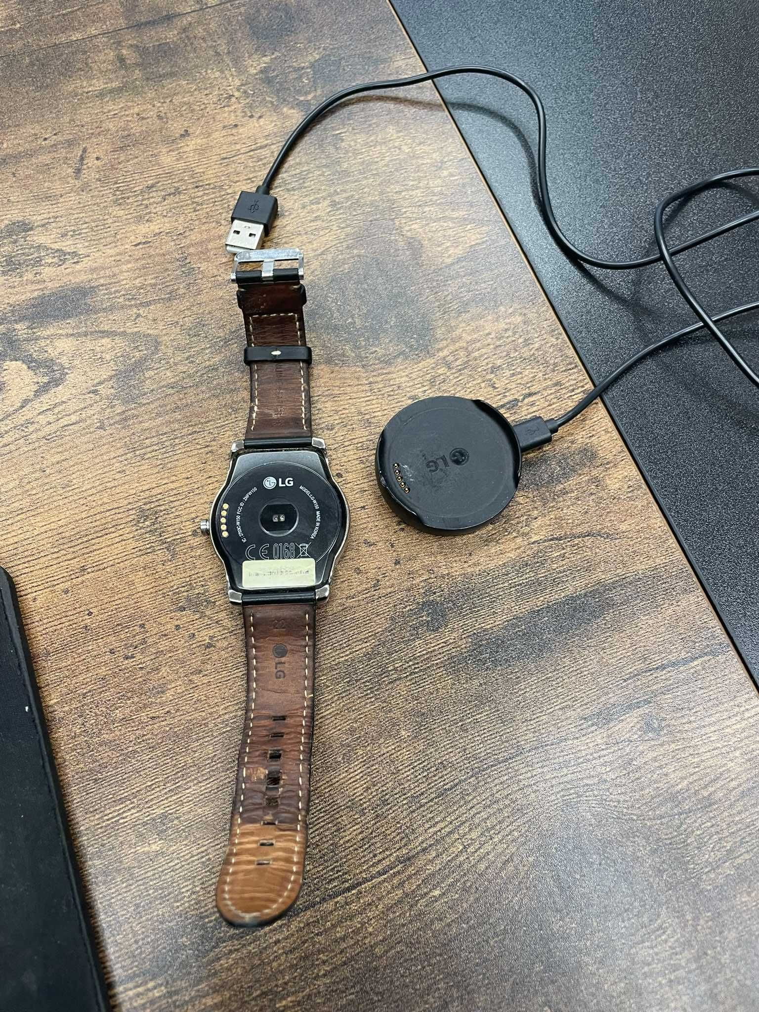 Смарт часовник LG Urban (W150)