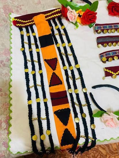 Продавам косичници и народни диядеми