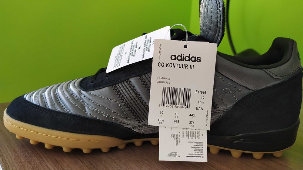 Нови футболни обувки Adidas