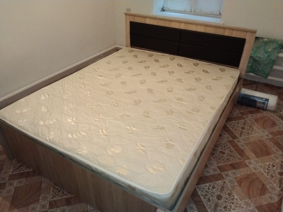 двуспальная кровать