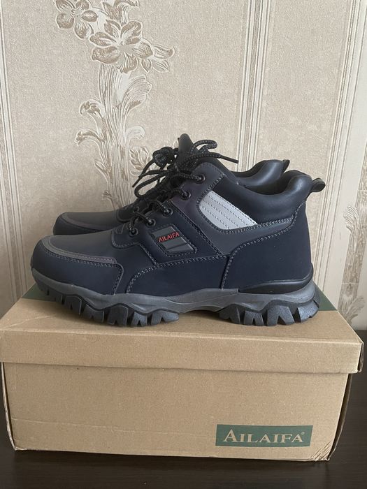 Продам зимние мужские кросовки.