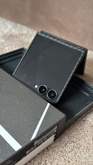 Samsung Z Flip 7 / 512 gb