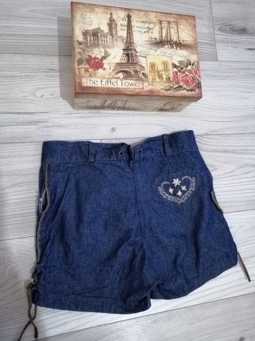 Pantaloni scurti din blug model hippie brodat dama marimea Xs-S 34/36