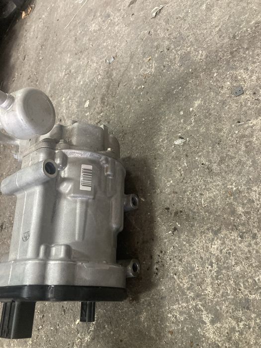 Toyota Rav 4 XA50 2.5i Hybrid 2020 година Компресор Климатик