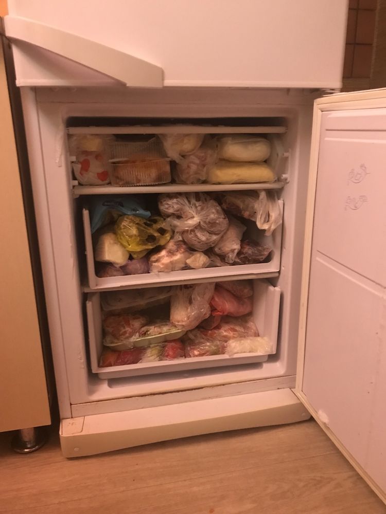 Продам Холодильник в рабочем состояний