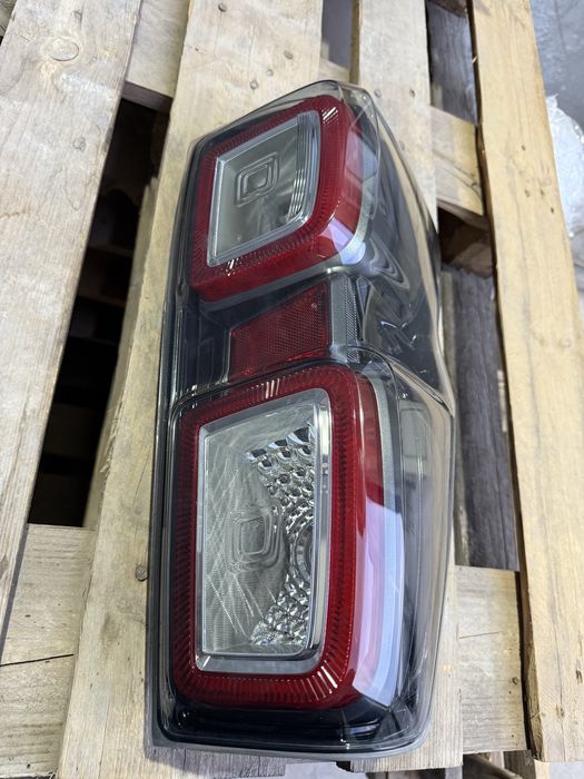 Фара isuzu D-max правая O'ng