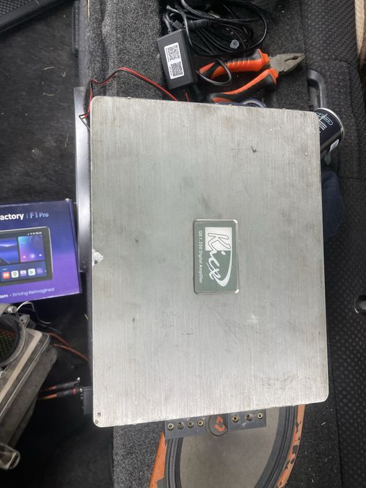 Продам усилитель 4х канальный 820вт