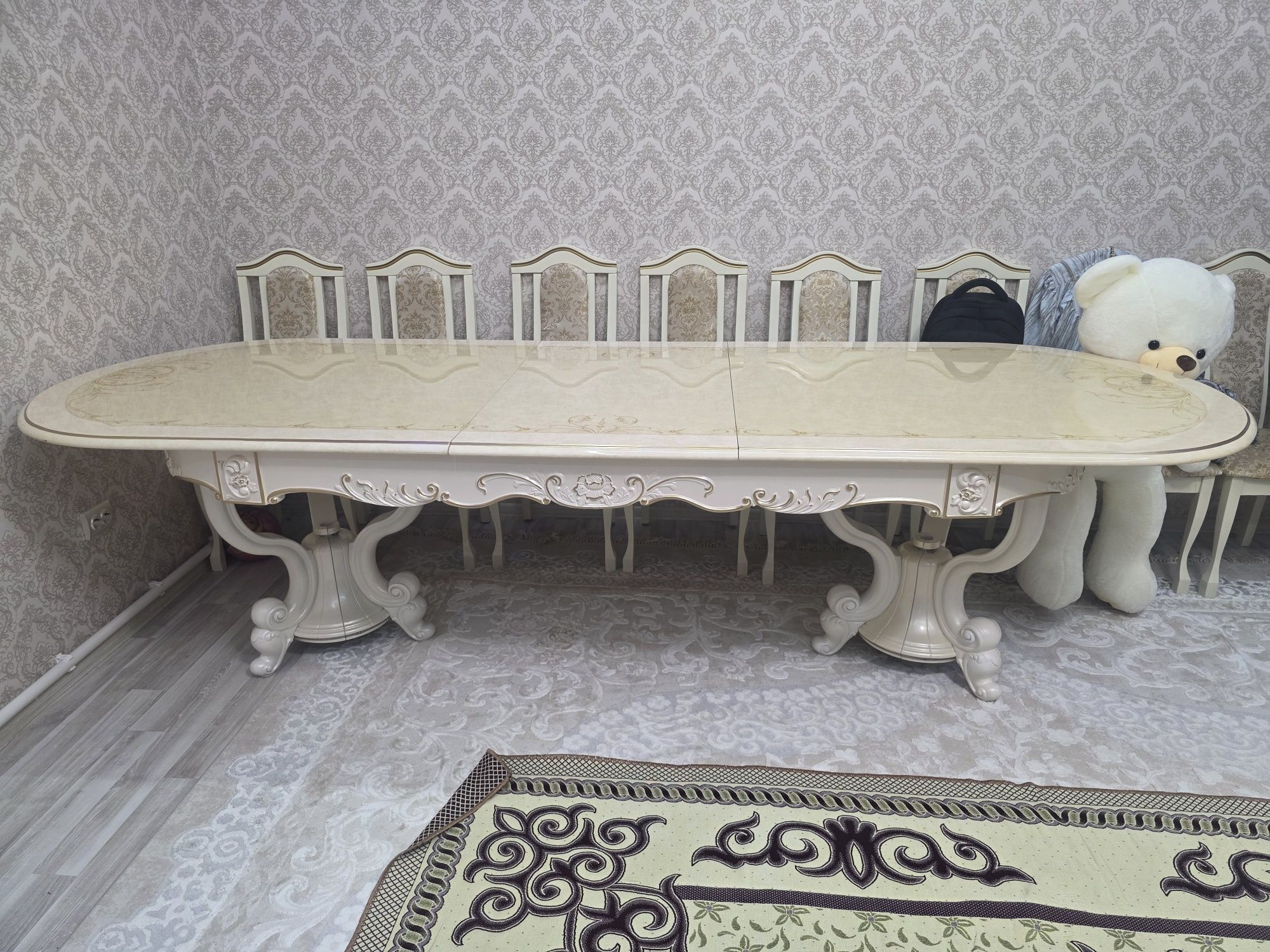 Стол  2.50м - 3м.
