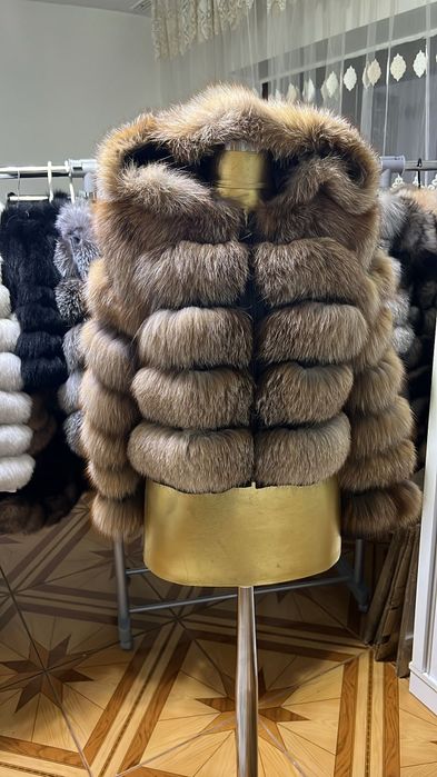 Balana naturală din vulpe canadiana cu glugă detașabilă