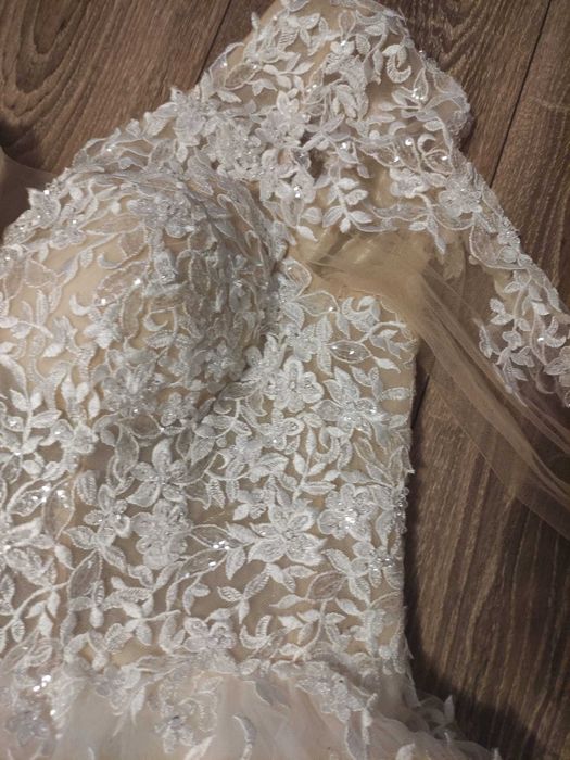 Rochie de mireasa cu dantela si tull, in stil printesa