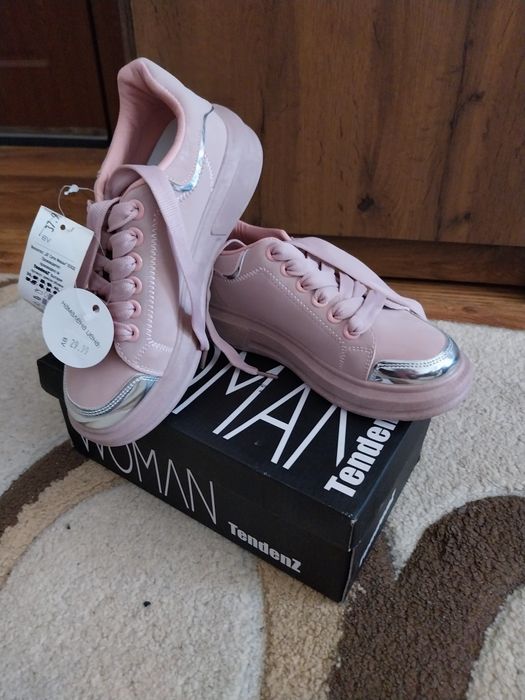 Дамски розови кецове