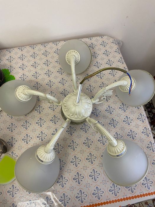 Продам люстру срочно