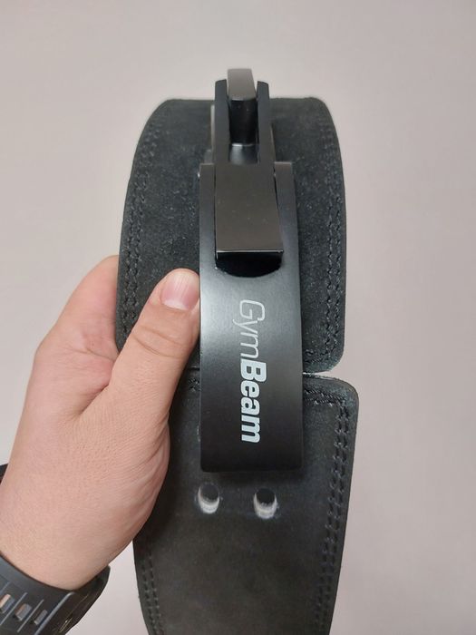Колан за вдигане на тежести LEVER Black - GymBeam