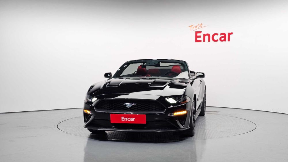 Ford Mustang Convertible — 2020 год
