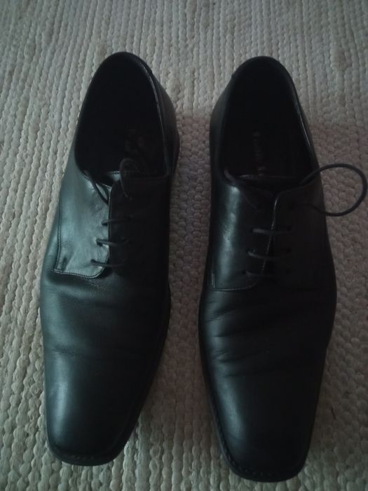 Vând pantofi eleganți din piele