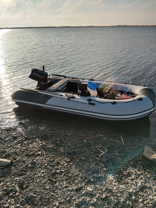 Продам лодку Ривьера 3,20 дндн