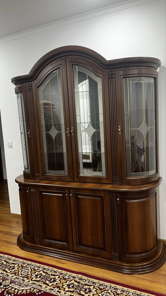 Продаю Сервант, состояние хорошее