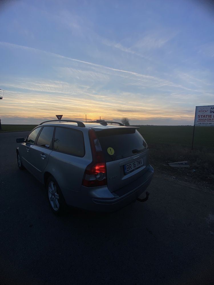 Vand sau schimb Volvo v50 2.0d 136 cp.
