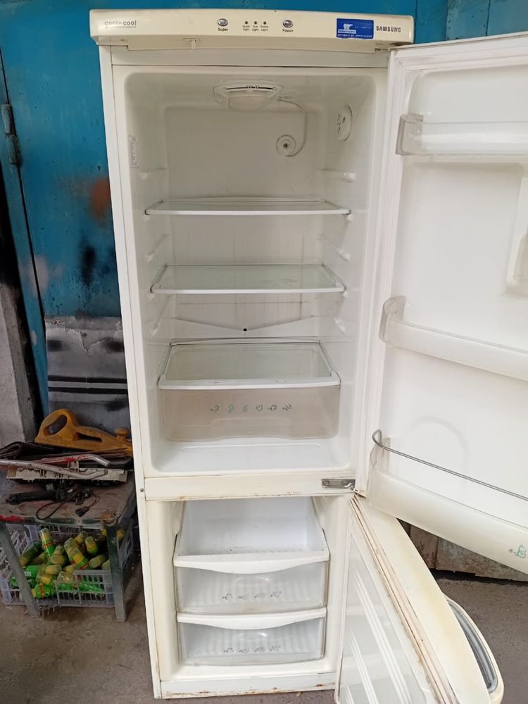 Холодильник Samsung