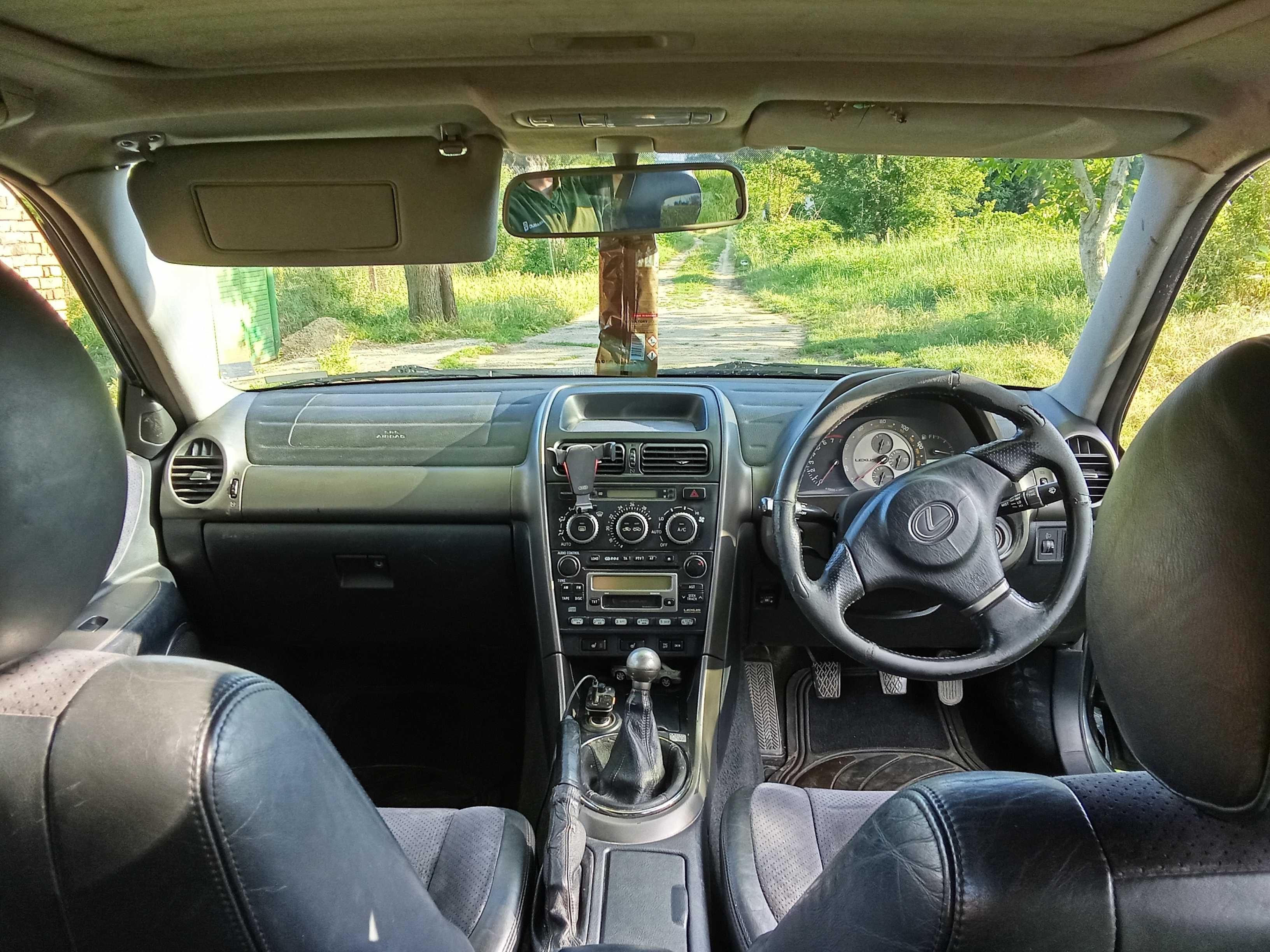 Lexus is200 бензин газ 155кс.