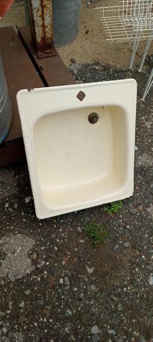Продам раковину эмалированную
