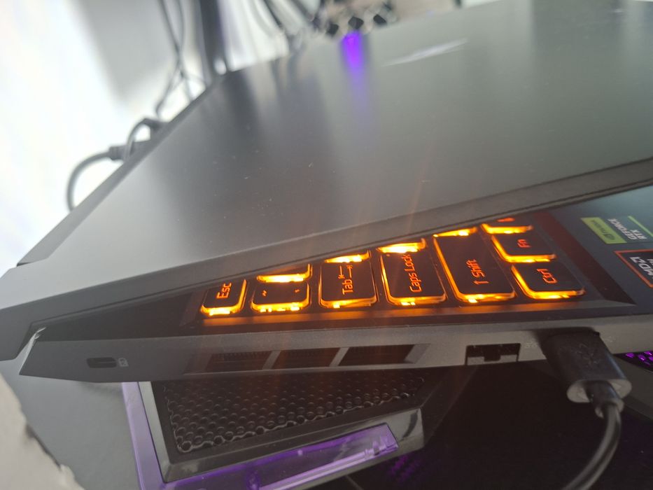 Laptop Acer Nitro V16