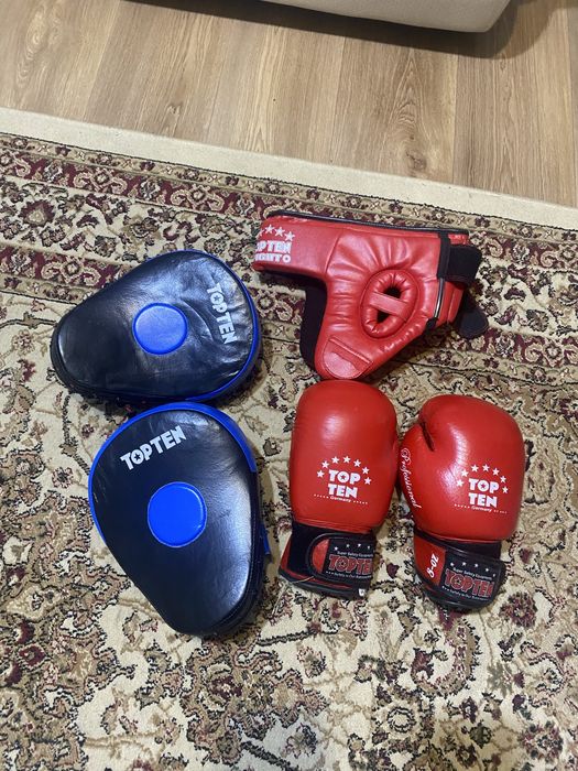 Перчатки, шлем и лапы