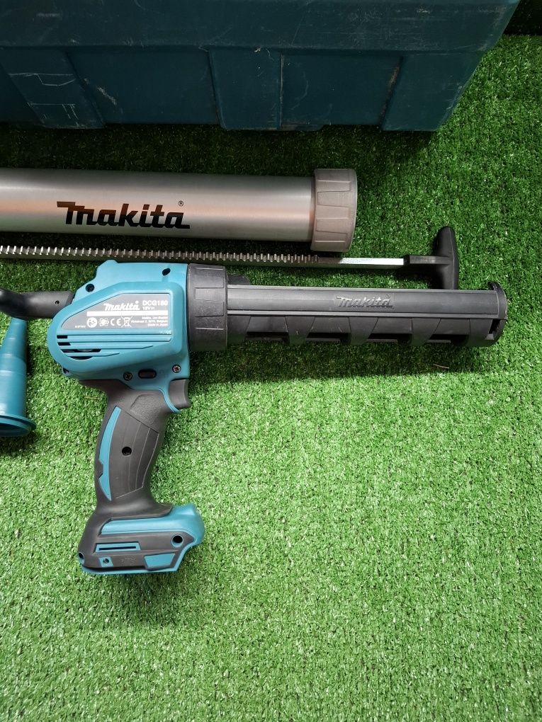 Пистолет за силикон Makita DCG180 с допълнителна преставка и с обороти