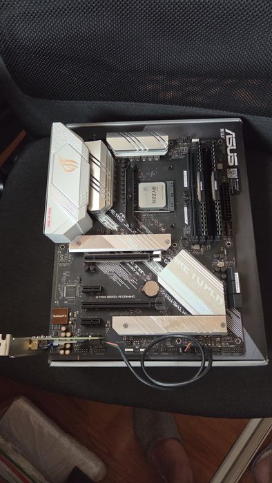 AMD RYZEN 7 5800x3d + ASUS ROG B550-A, 32 GB RAM 3600 + KIT WIFI 6E