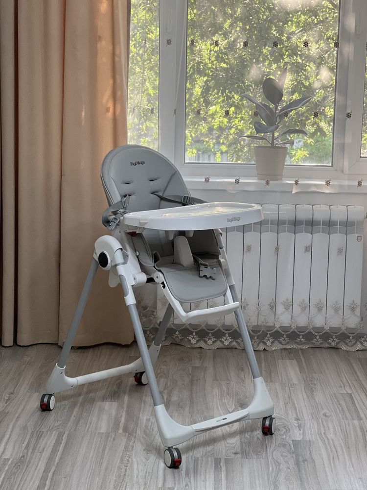 Продам стульчик для кормления Peg-Perego Prima Pappa Follow Me