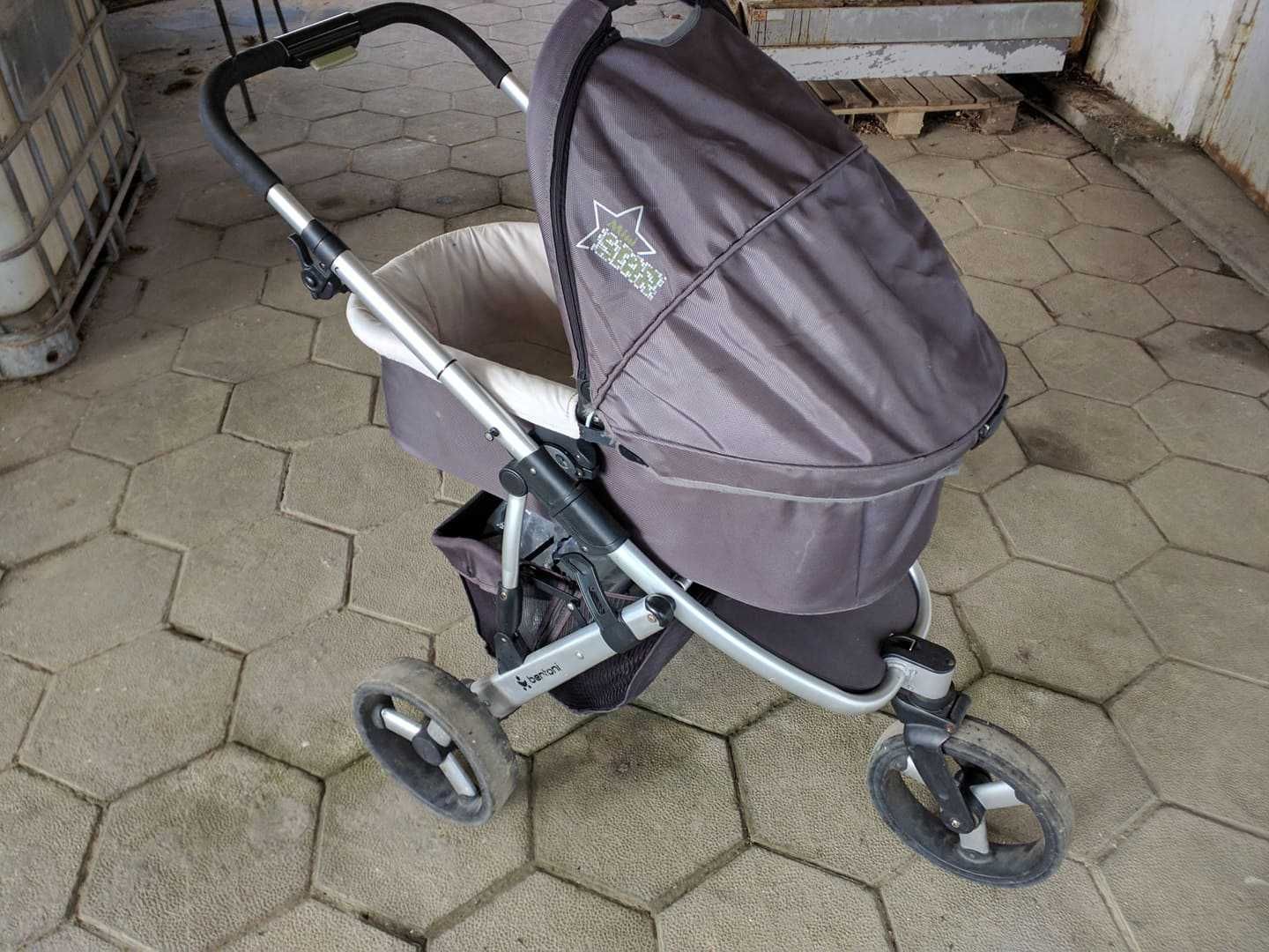 Продавам бебешка количка Bertoni Carrera Lorelli