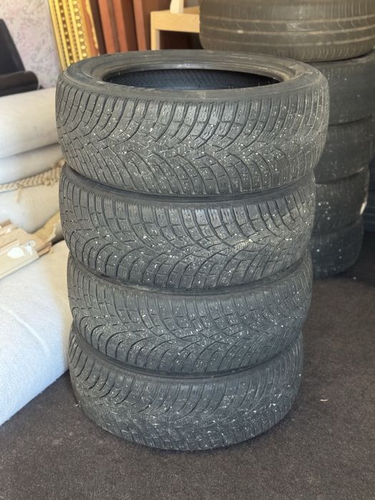 Зимние шины Triangle 215/55R17 лепучка